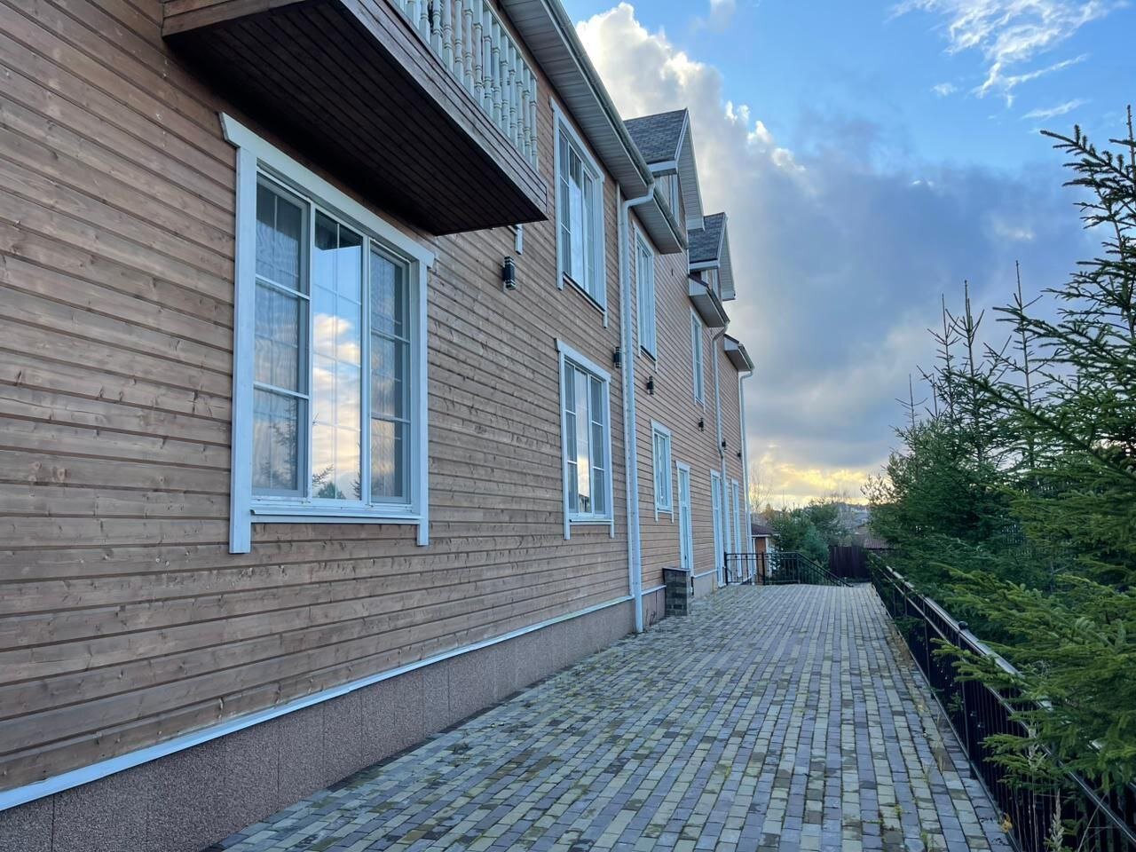 Вид на центр снаружи